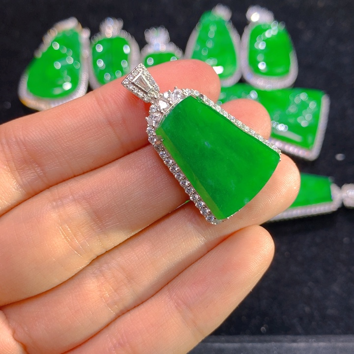 翡翠颈饰银S925镶嵌一个