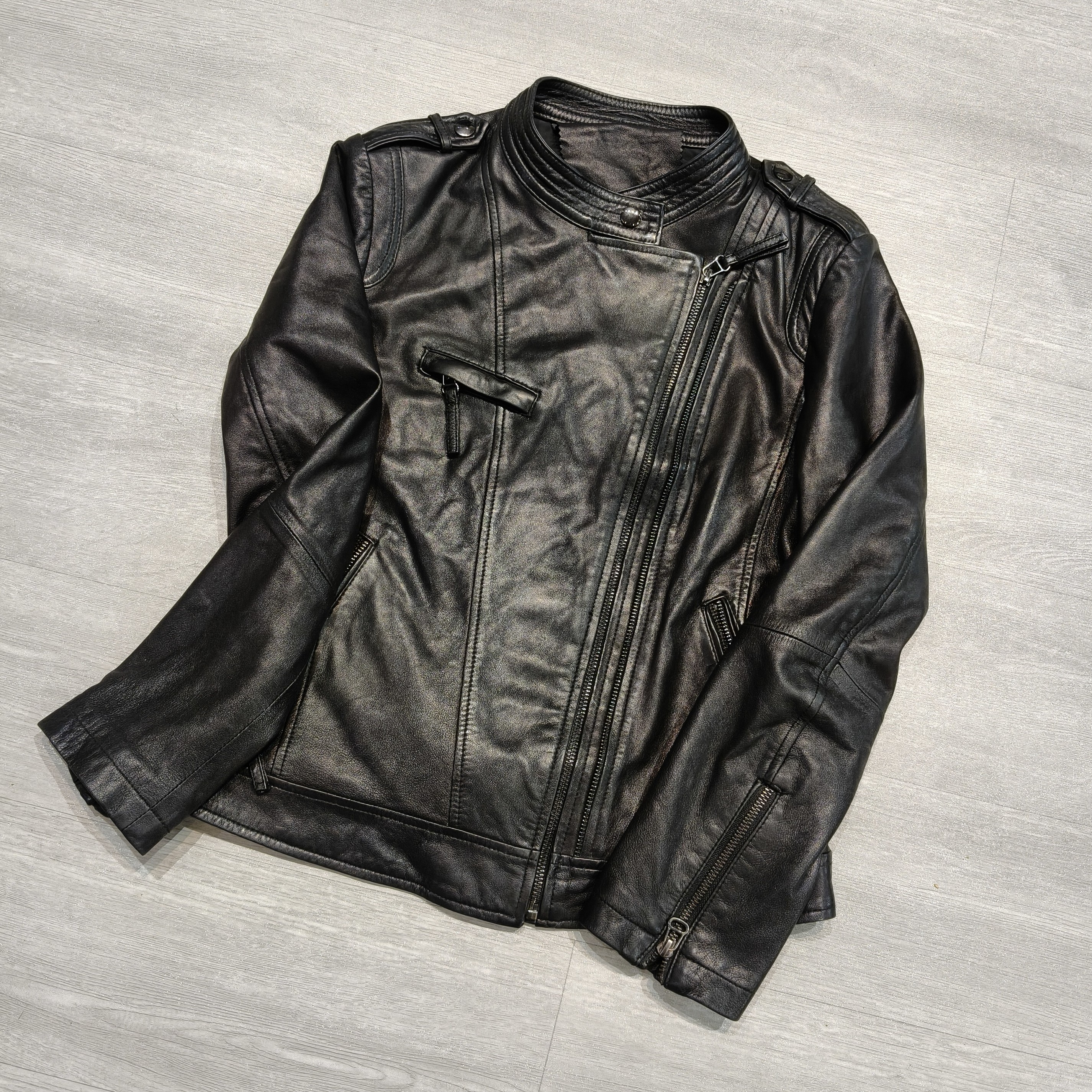 立领胸前拉链休闲短款时尚皮衣-果梓05