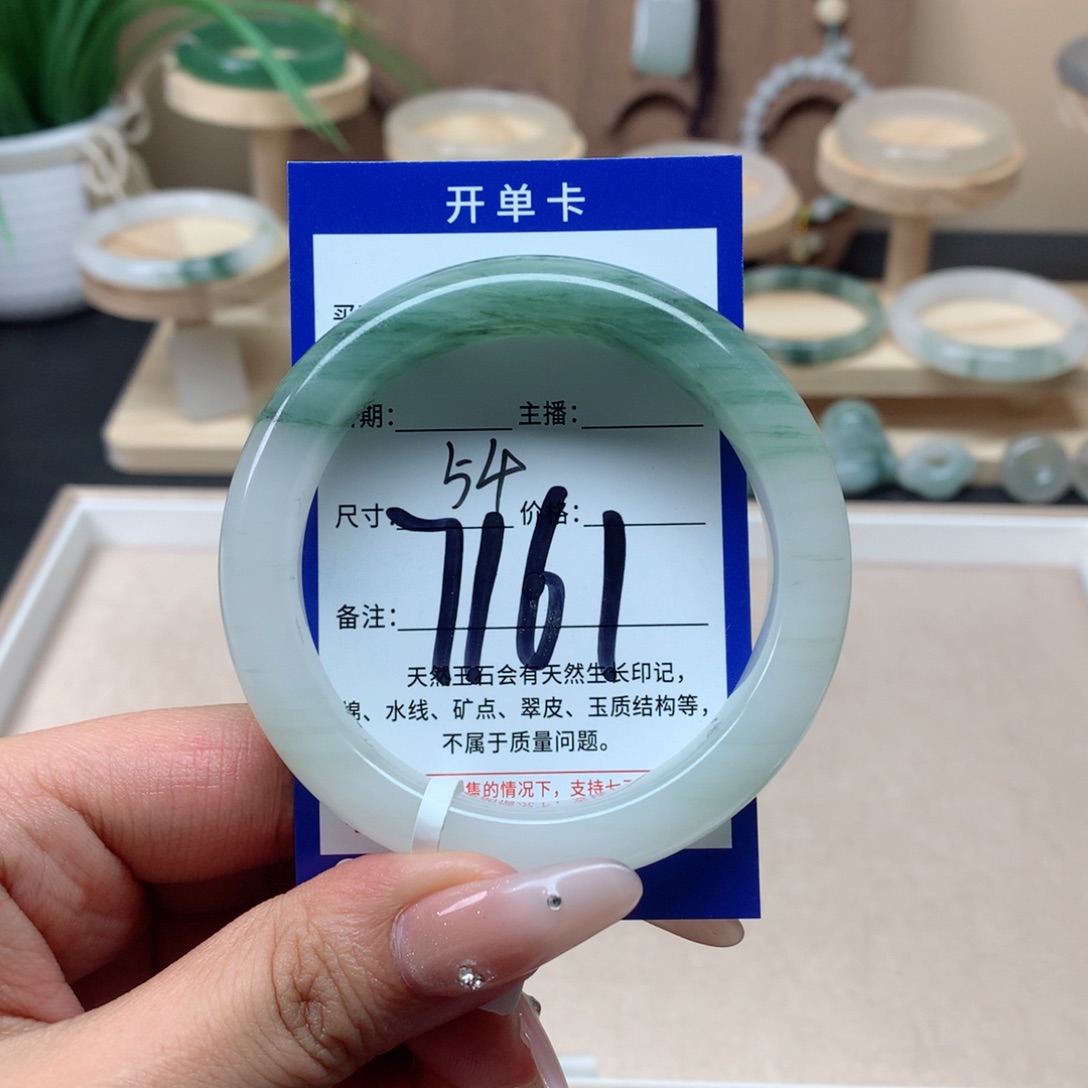 ****啦石英质玉手镯未镶嵌