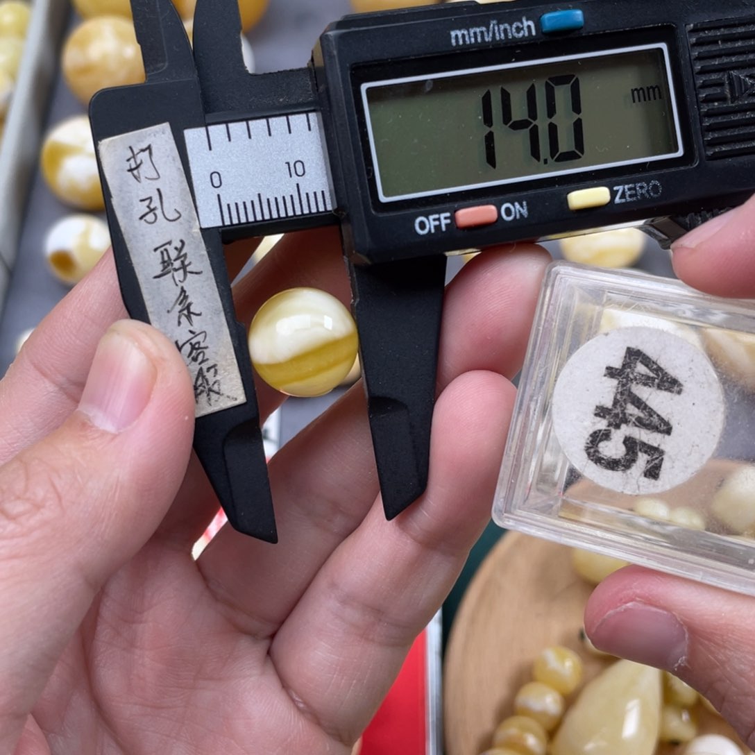 蜜蜡珠宝奇石未镶嵌