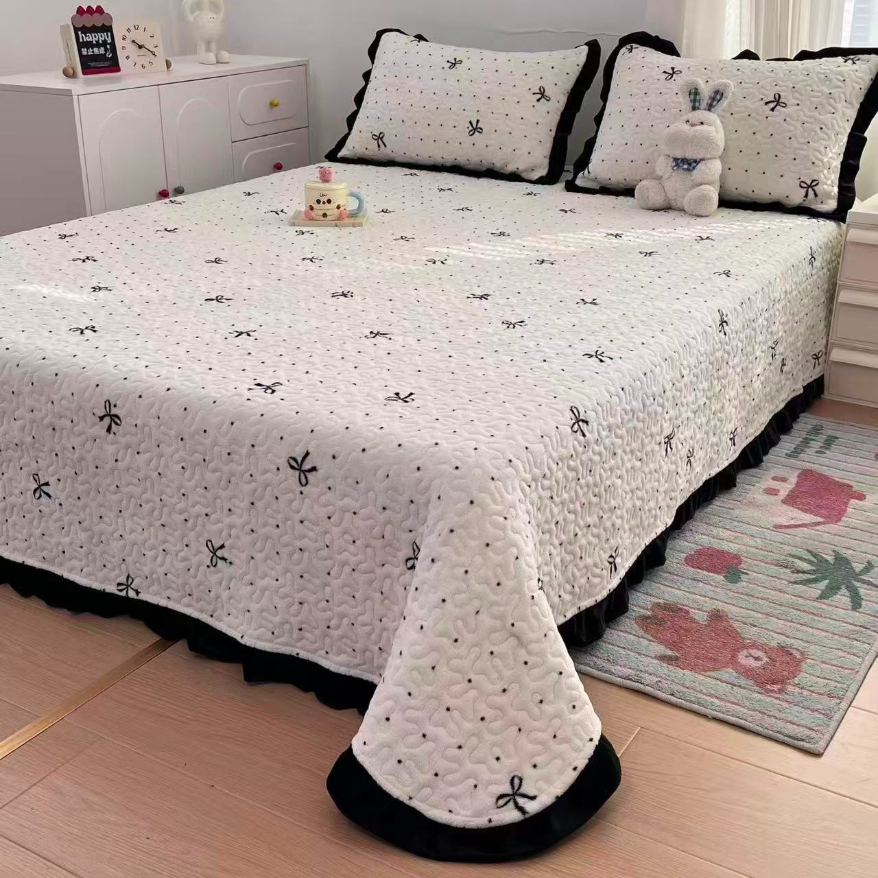 【2025】冬季高克重牛奶绒夹棉花边床盖