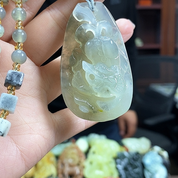 蛇纹石玉吊坠未镶嵌