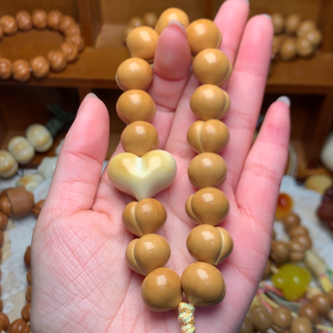 干***)吊坠猴头核桃15高定屁桃手持爱心