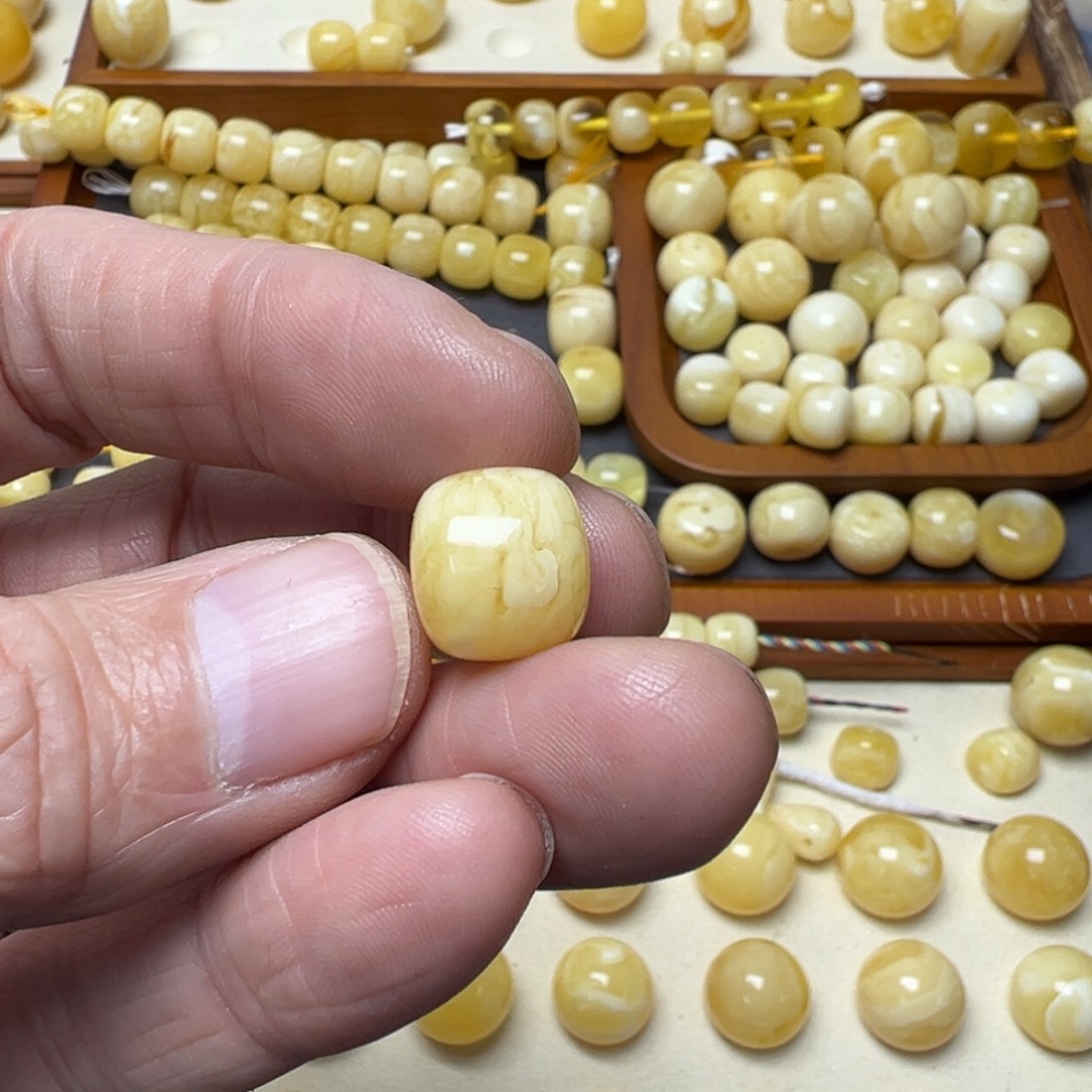 羊***一琥珀未镶嵌裸石琥珀蜜蜡