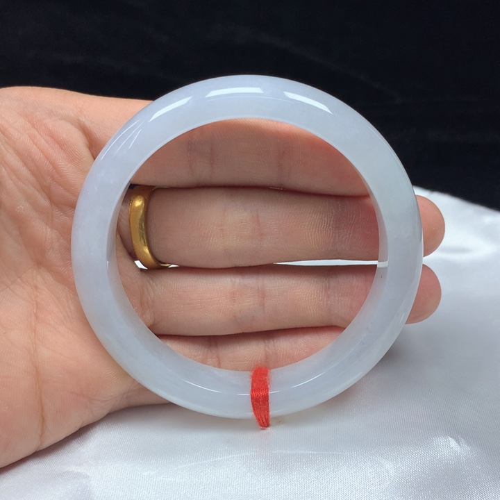 翡翠手镯（圆镯）未镶嵌55.6