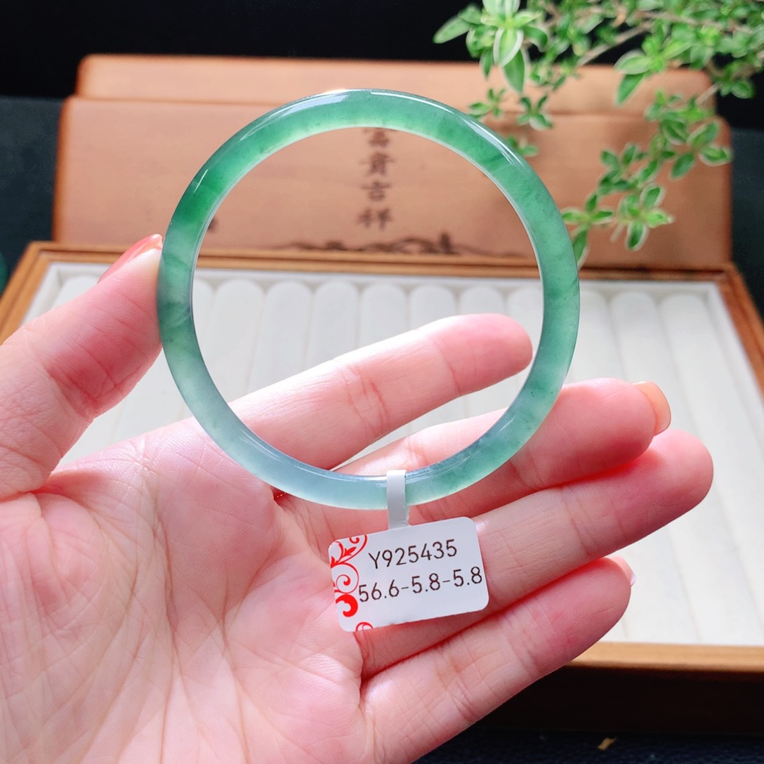 未镶嵌手镯（圆镯）翡翠