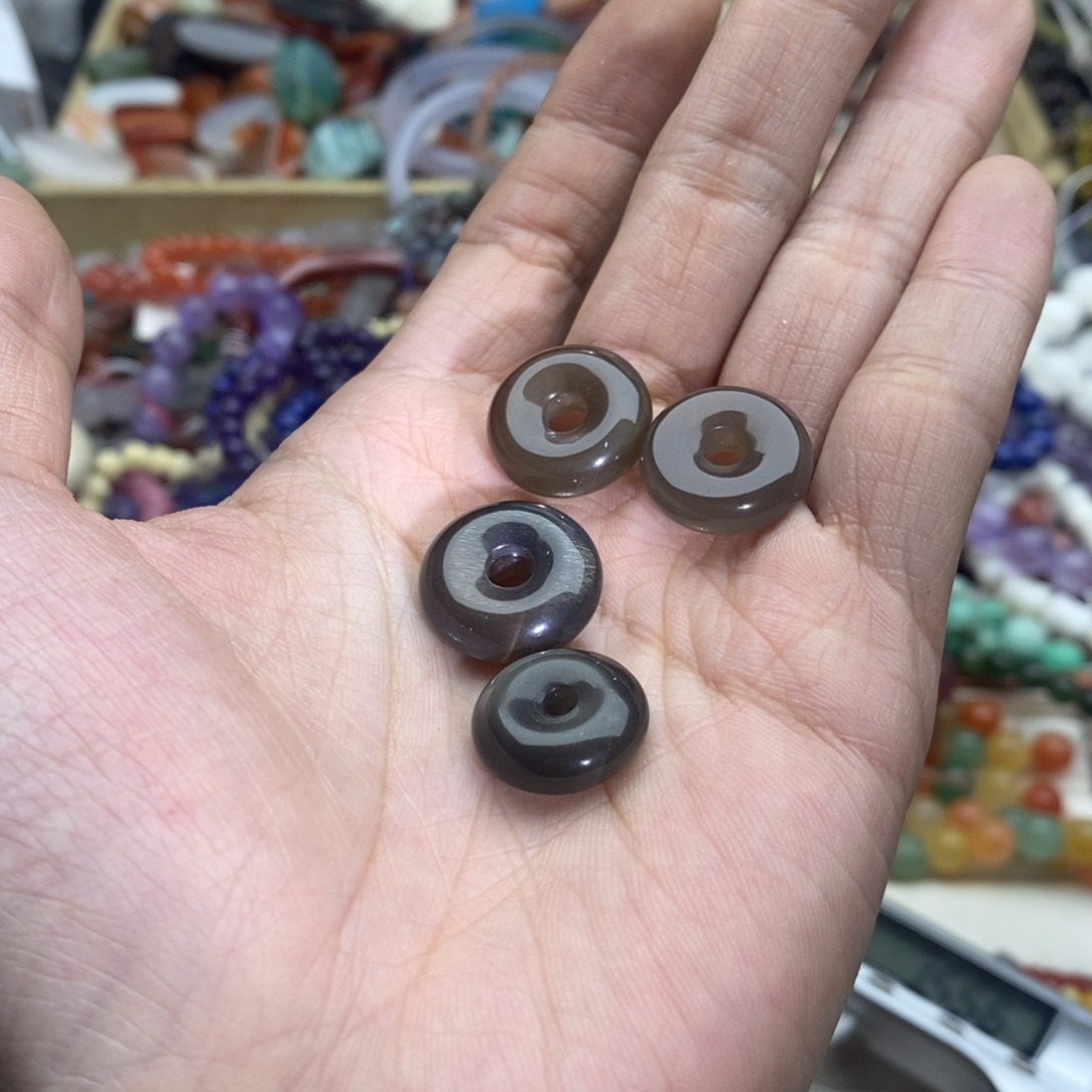 玛瑙/玉髓未镶嵌珠宝半成品一个天然骨干平安扣