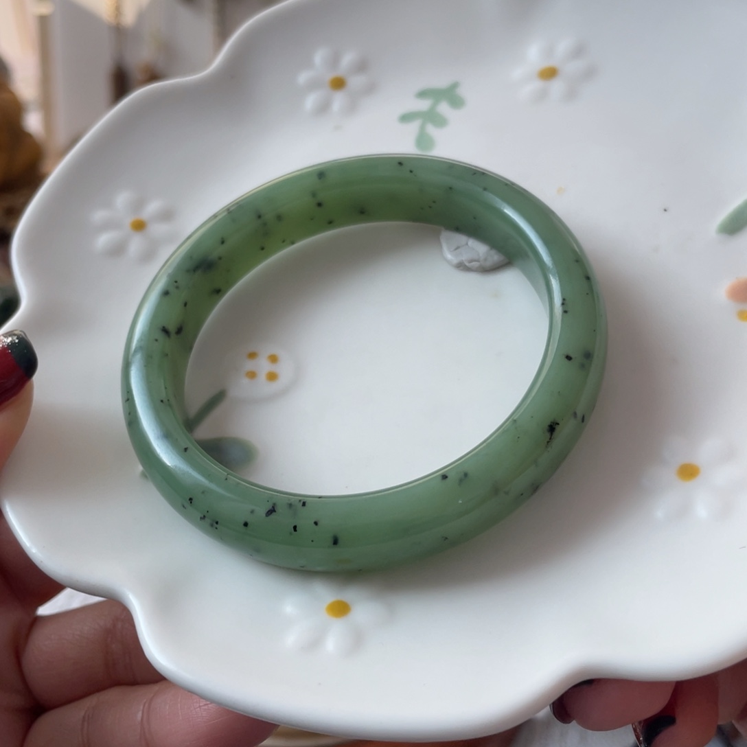 和田玉未镶嵌手镯56.55圈