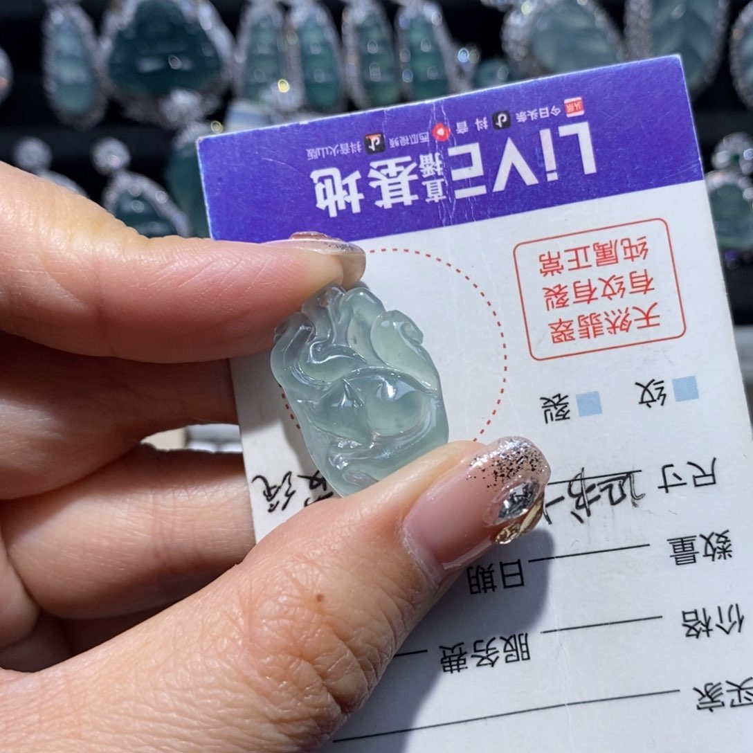 翡翠颈饰未镶嵌翡翠