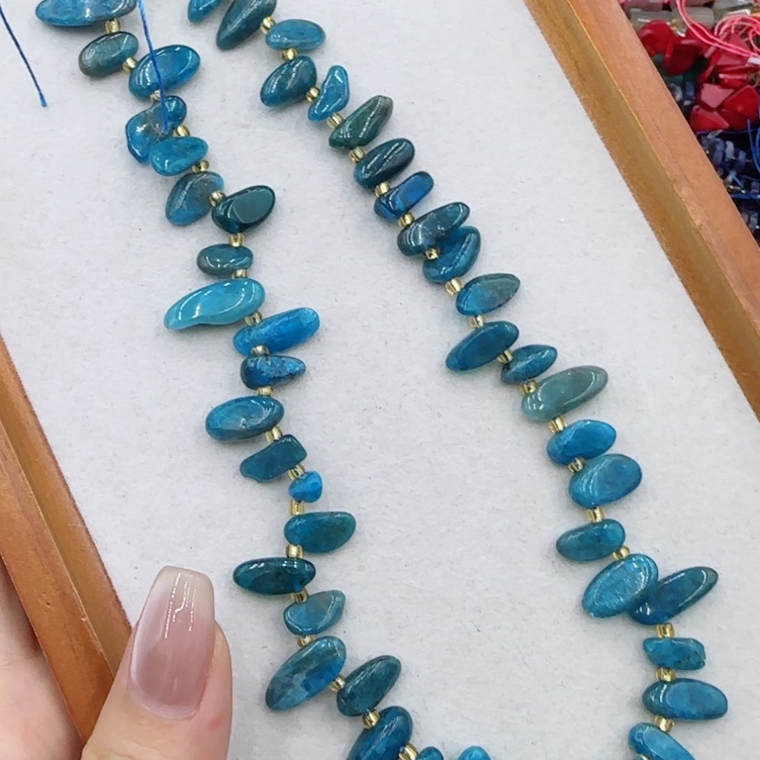 玛瑙/玉髓未镶嵌珠宝半成品蓝磷灰边孔一条