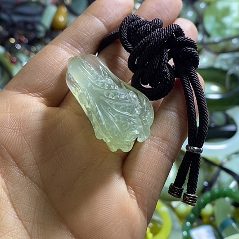 岫玉颈饰未镶嵌挂件