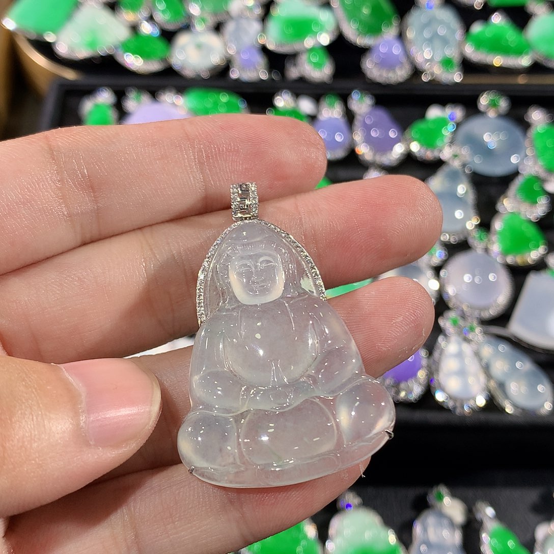 翡翠18K金镶嵌颈饰