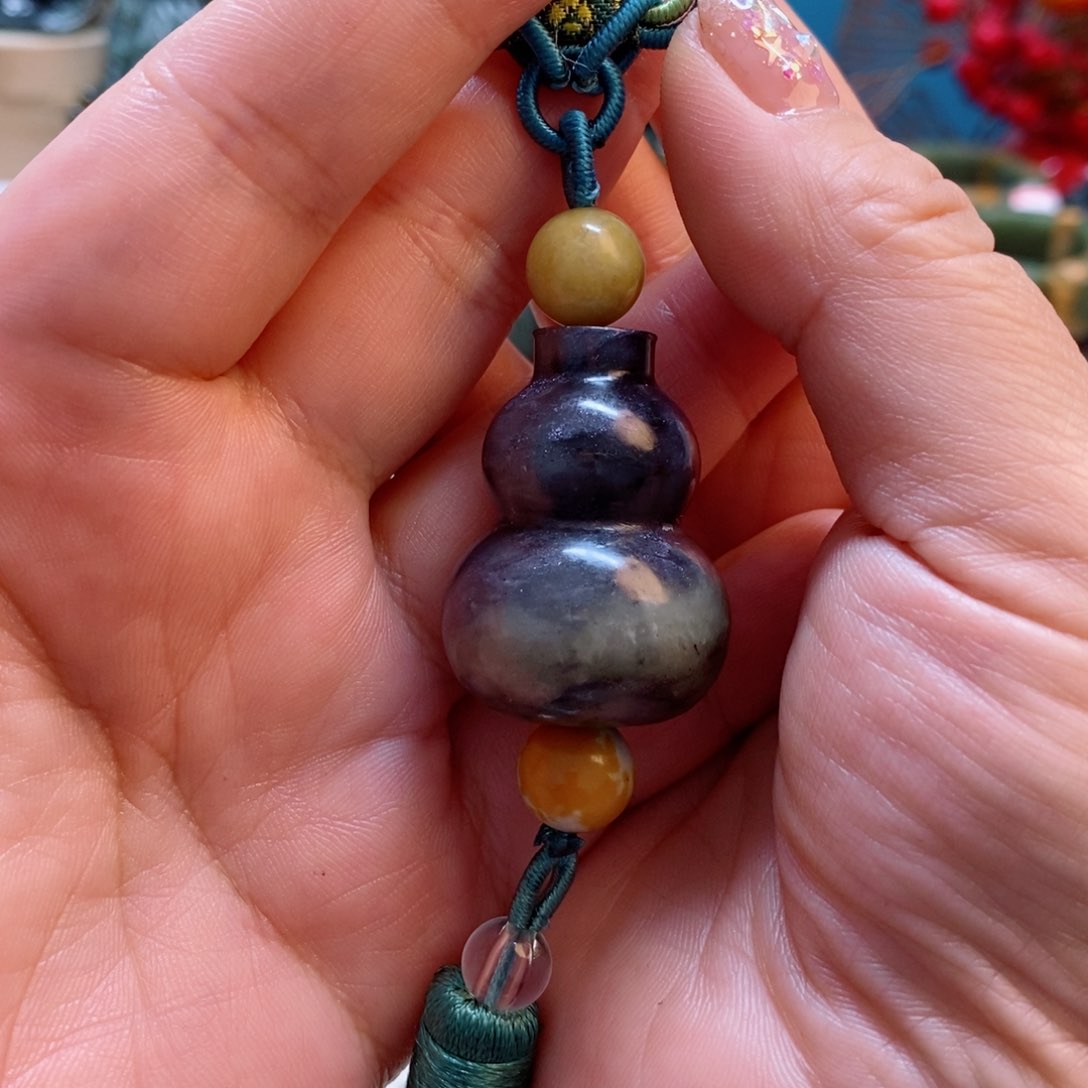 蛇纹石玉吊坠未镶嵌