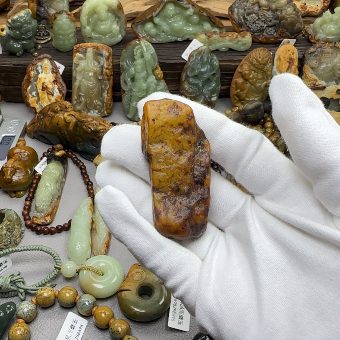 向***生岫岩河磨玉（透闪石质玉）未镶嵌珠宝奇石