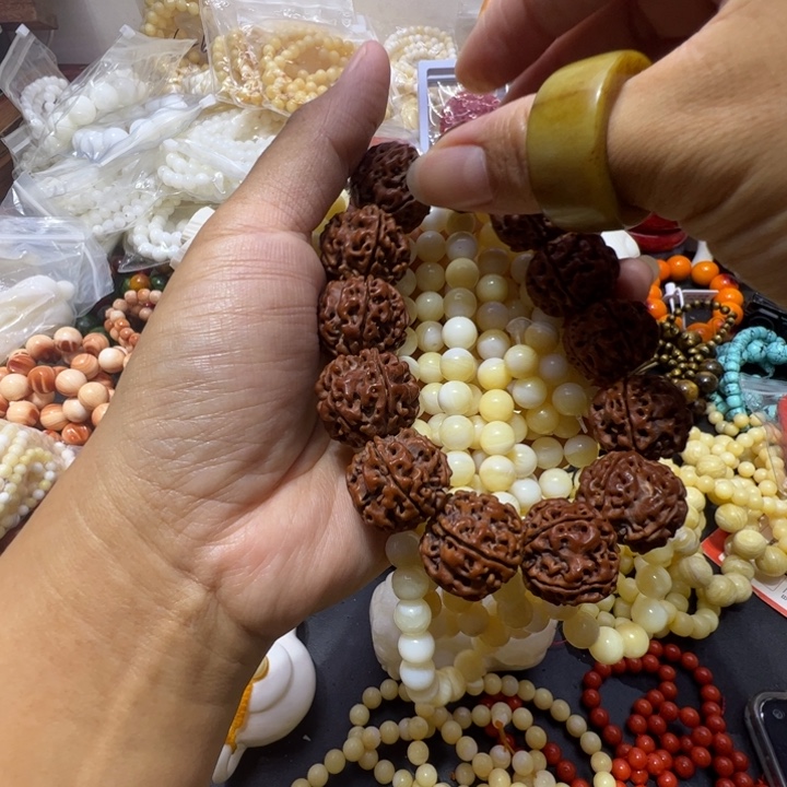 大果紫檀（缅甸花梨）0.8/108蜜蜡色微瑕