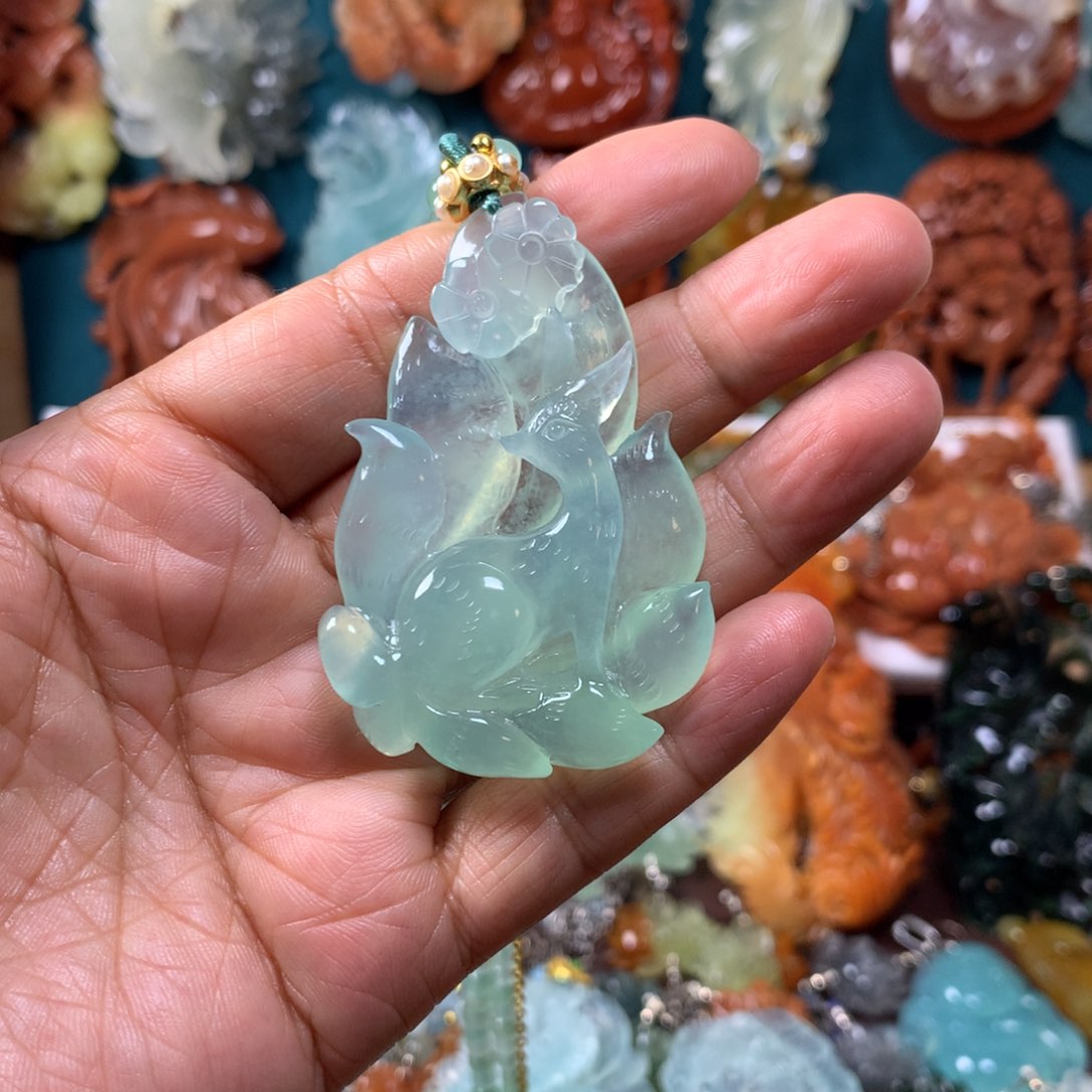 蛇纹石玉未镶嵌挂坠 