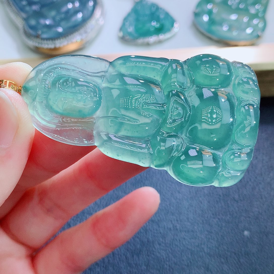 翡翠18K金镶嵌颈饰翡翠