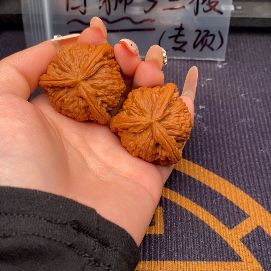 壹***深吊坠文玩核桃白狮子