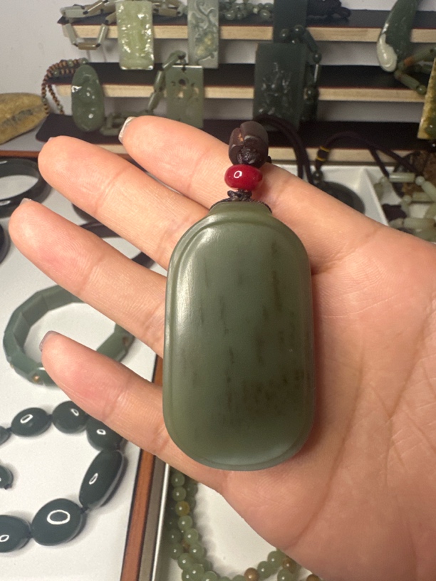 岫岩老玉（透闪石质玉）平安无事牌