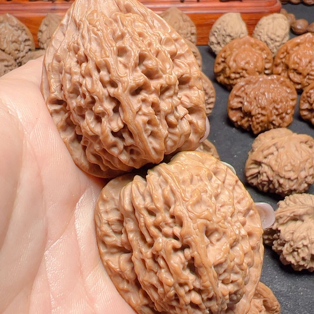 文玩核桃把件鱼籽纹38