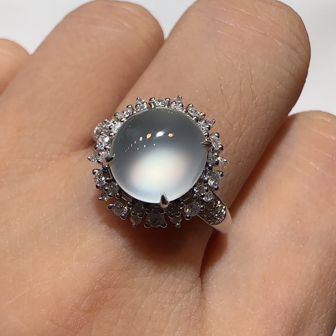 翡翠18K金镶嵌戒指蛋面