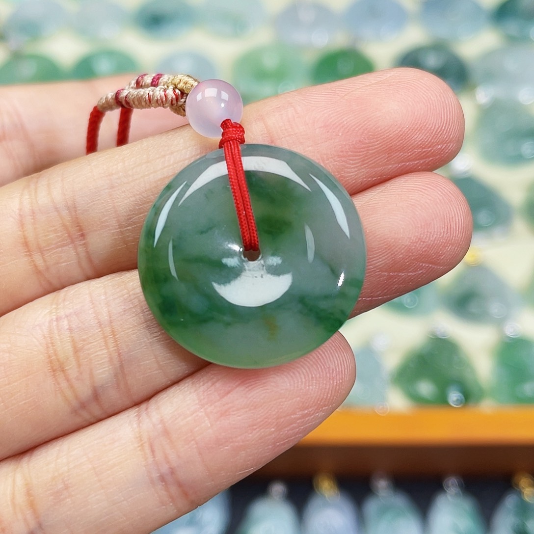 翡翠颈饰未镶嵌吊坠