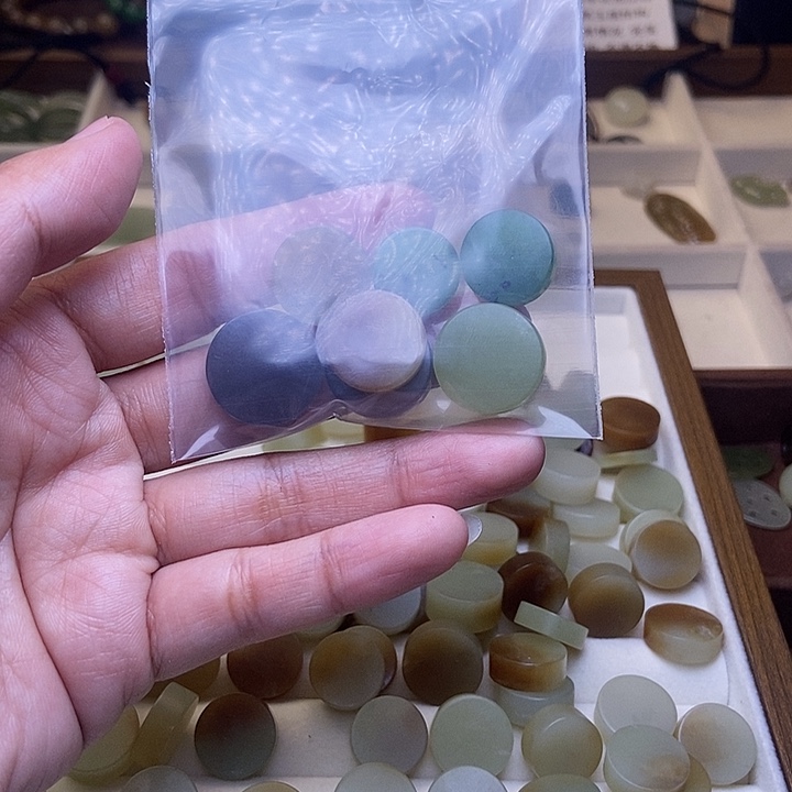 心***界和田玉未镶嵌颈饰