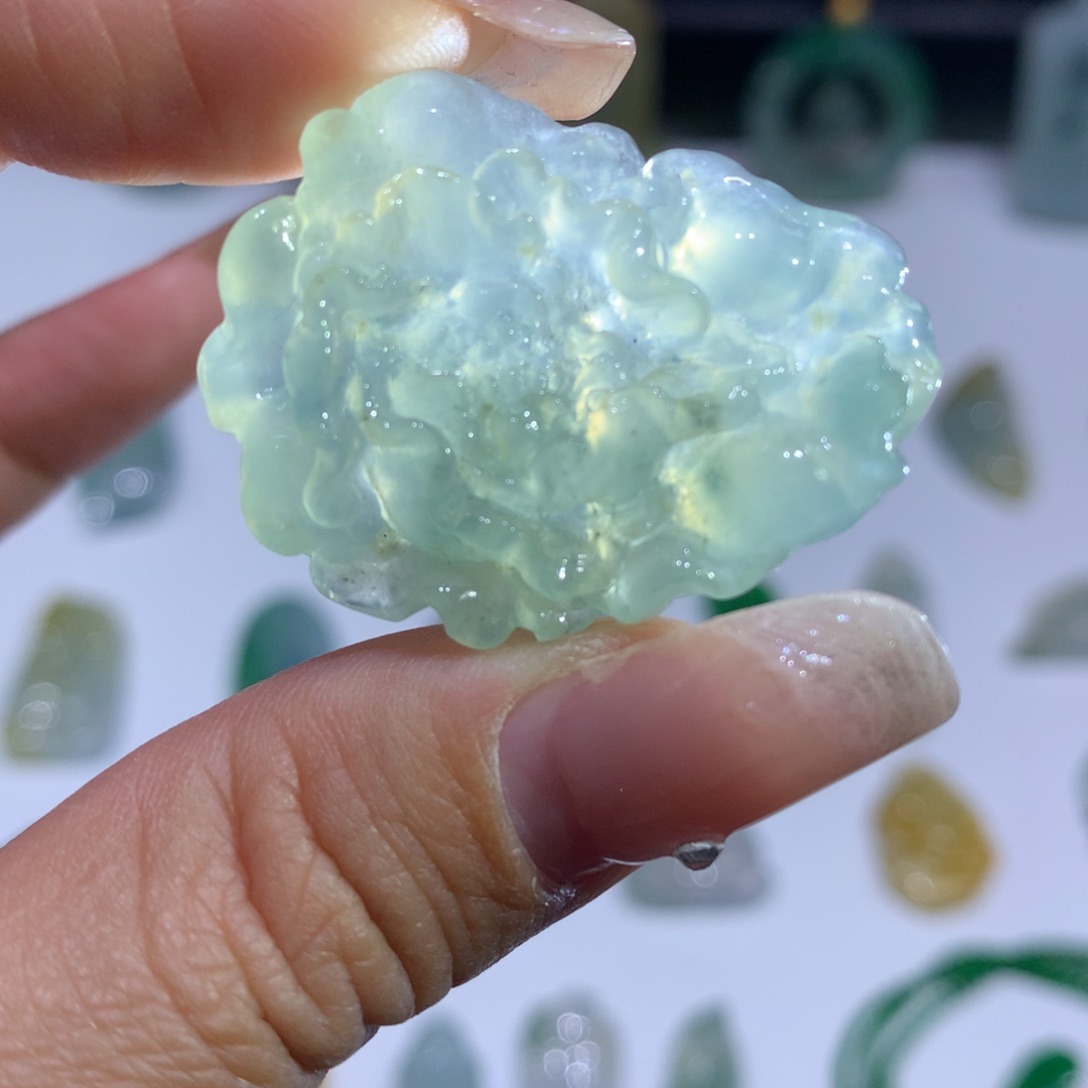 翡翠颈饰未镶嵌牡丹花