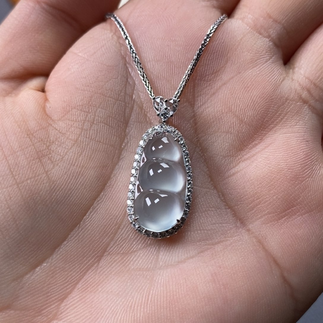 翡翠颈饰18K金镶嵌高冰玻璃种蓝刚一刀切贵气十足福豆吊坠