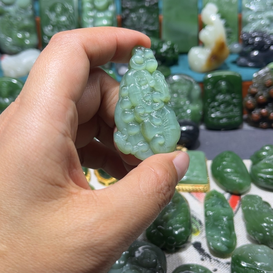 和田玉颈饰未镶嵌豪**金