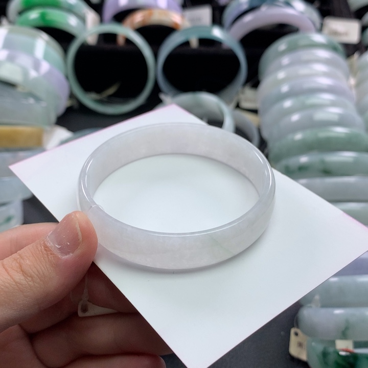 翡翠未镶嵌手镯公主