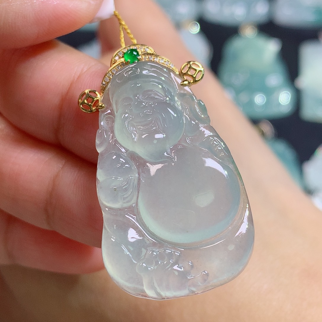 翡翠18K金镶嵌颈饰财神