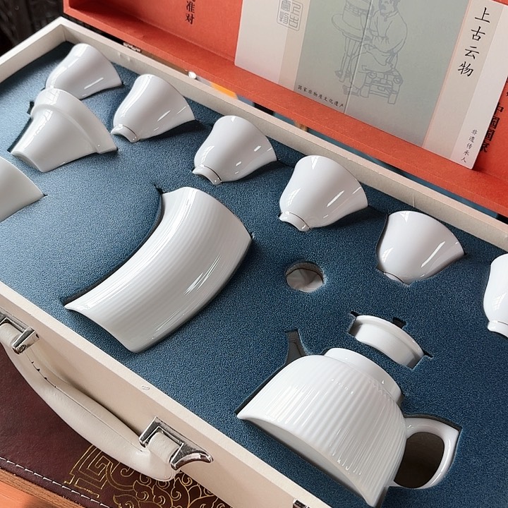 孤品茶具套装等。