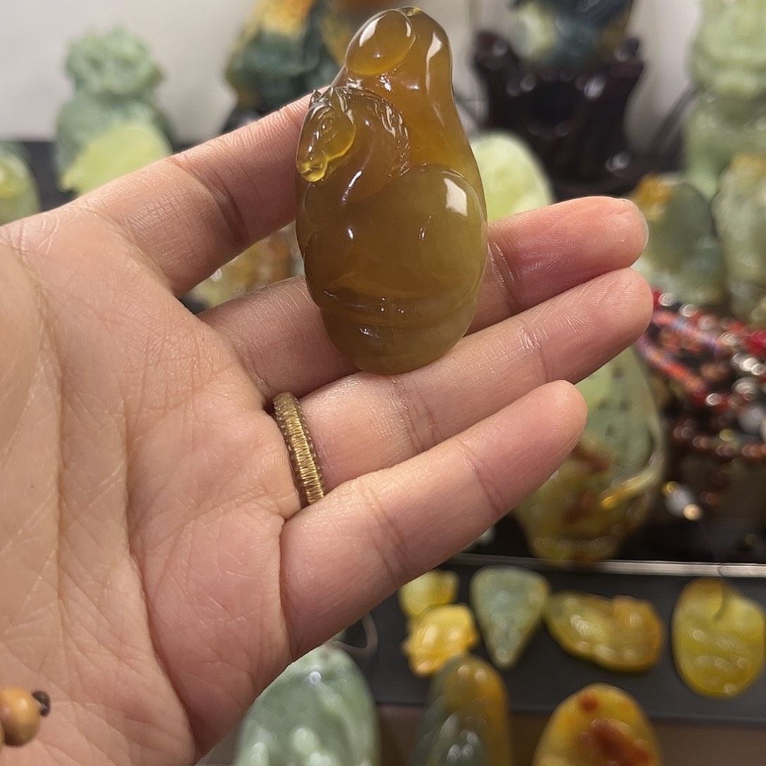 发***哥蛇纹石玉未镶嵌颈饰