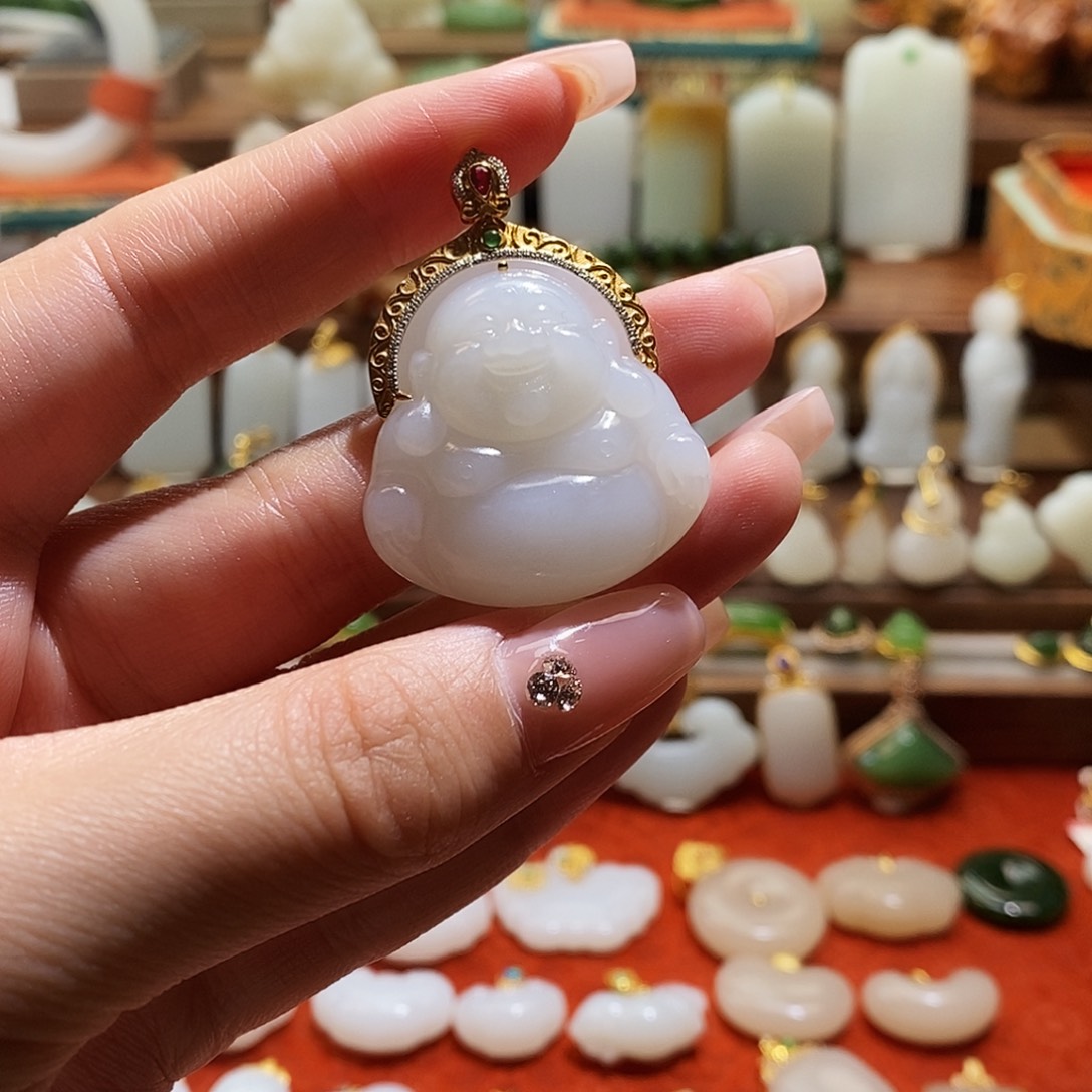 和田玉吊坠(不含链)18K金镶嵌