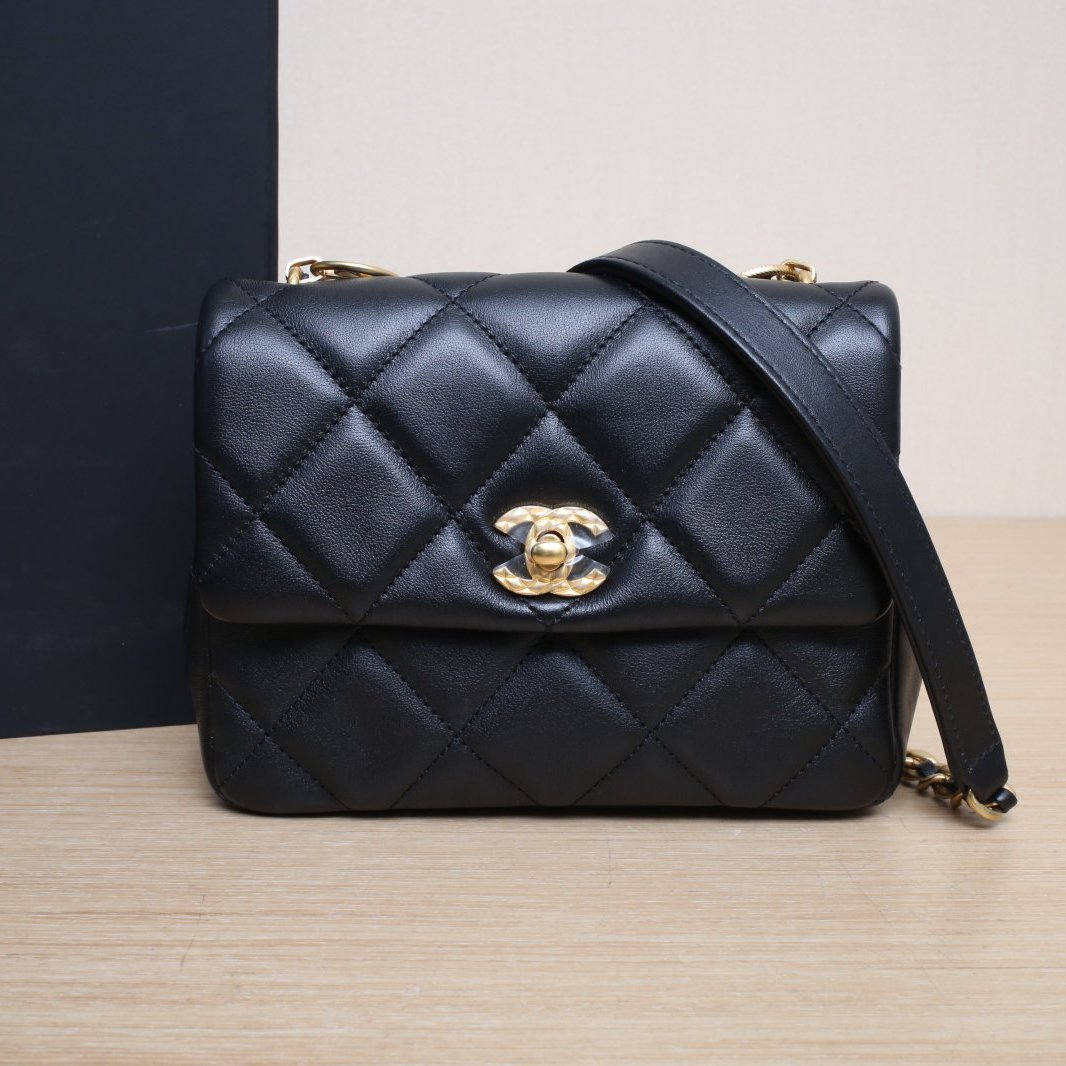 99新 Chanel/香奈儿 小花6珊黑色 芯片开 金扣 23B 徽章金币