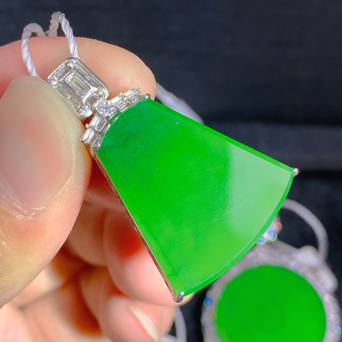 翡翠颈饰银S925镶嵌吊坠