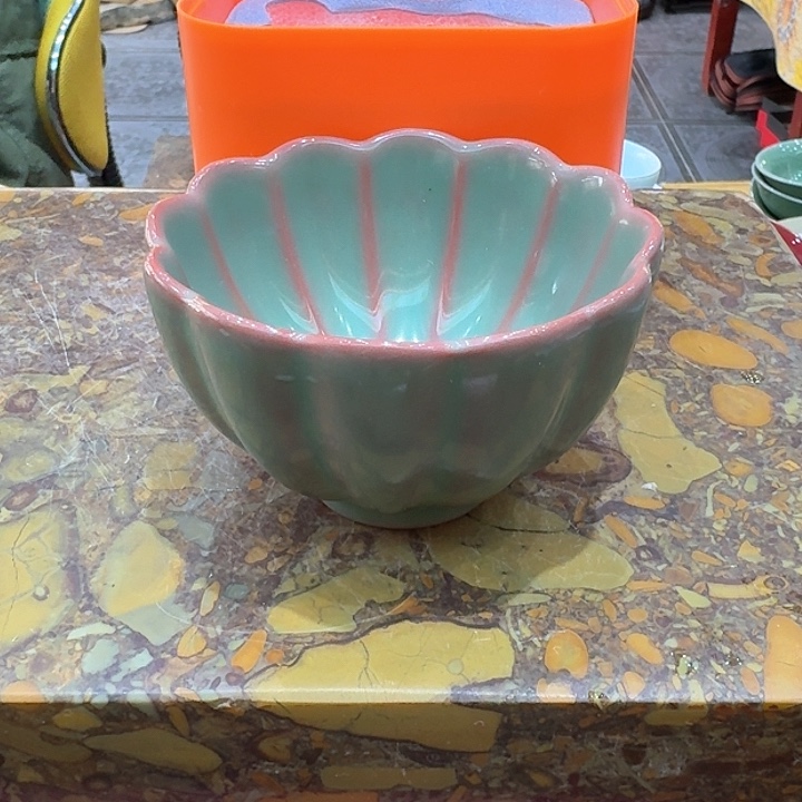 红炉杯一个，瓷。品茗的好