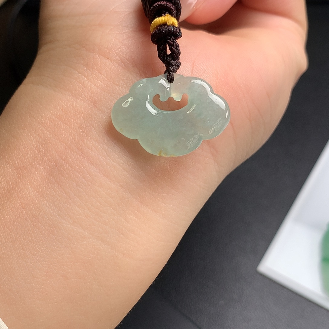 翡翠未镶嵌颈饰如意