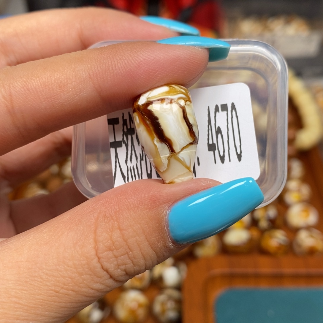 沁色蜜蜡未镶嵌4670