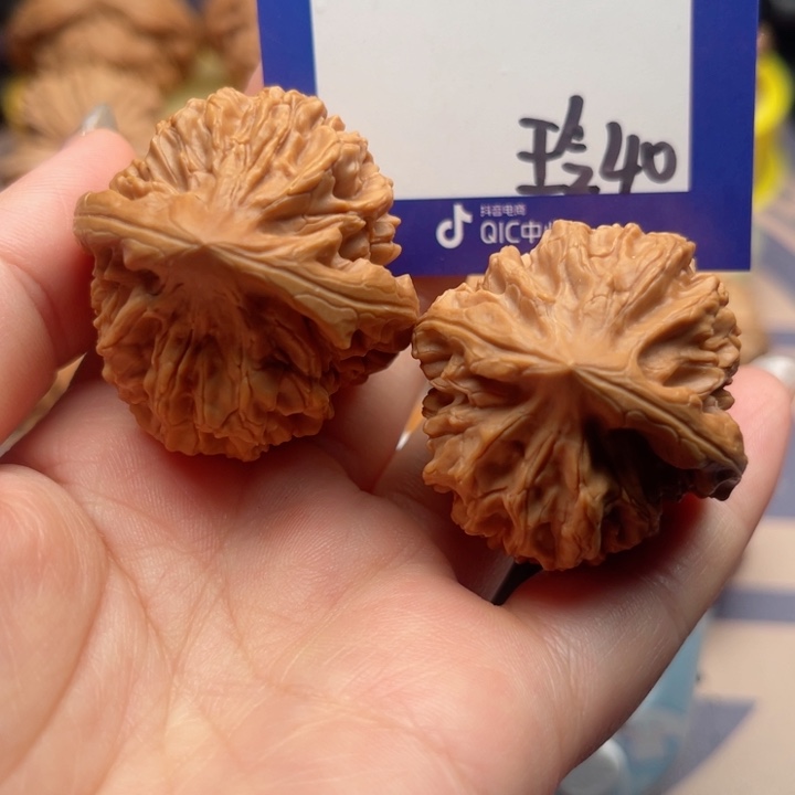 吊坠文玩核桃大****L文玩核桃把价40