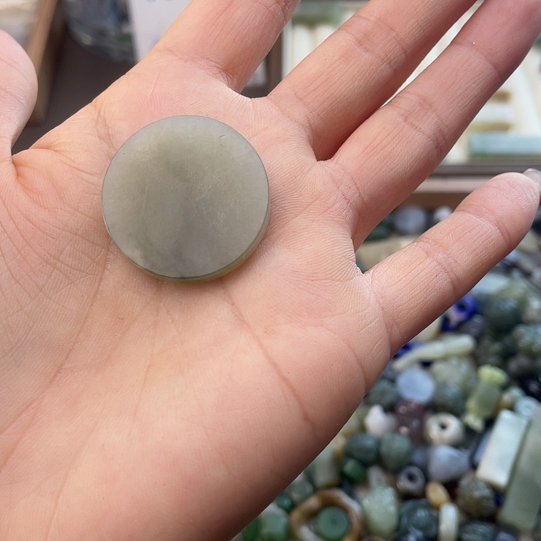 珍***珍和田玉未镶嵌珠宝半成品