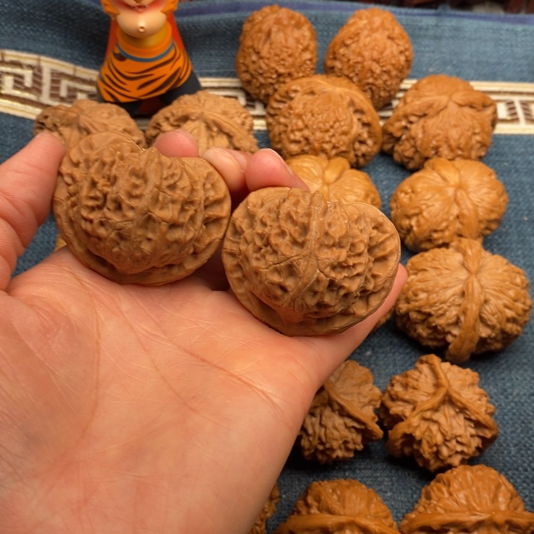 文玩核桃把件45全品毕业桃心宫灯