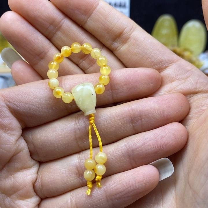 昭****蜜蜡未镶嵌裸石瑕疵，冰片，