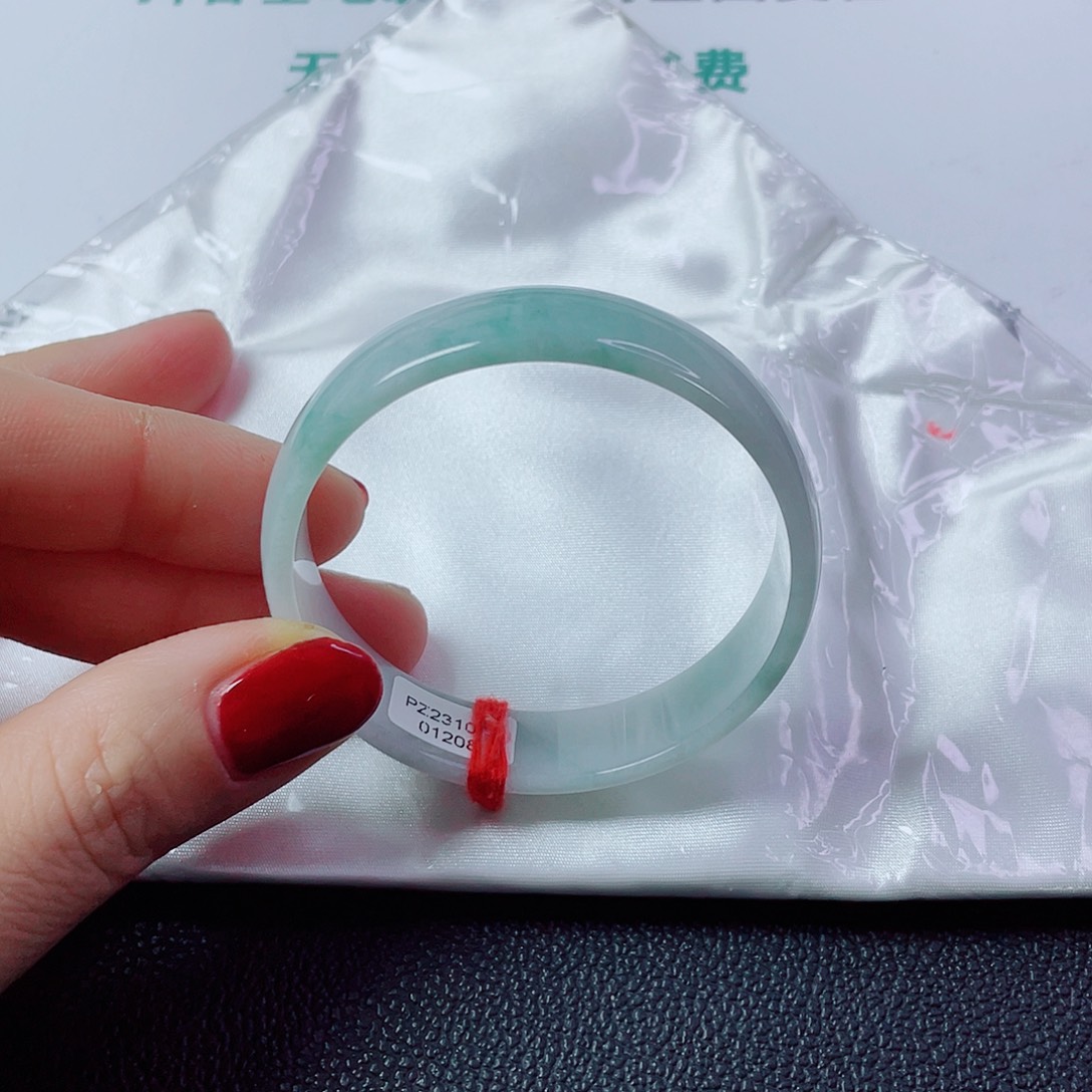 翡翠未镶嵌手镯圈口52.4宽13.2厚6.6