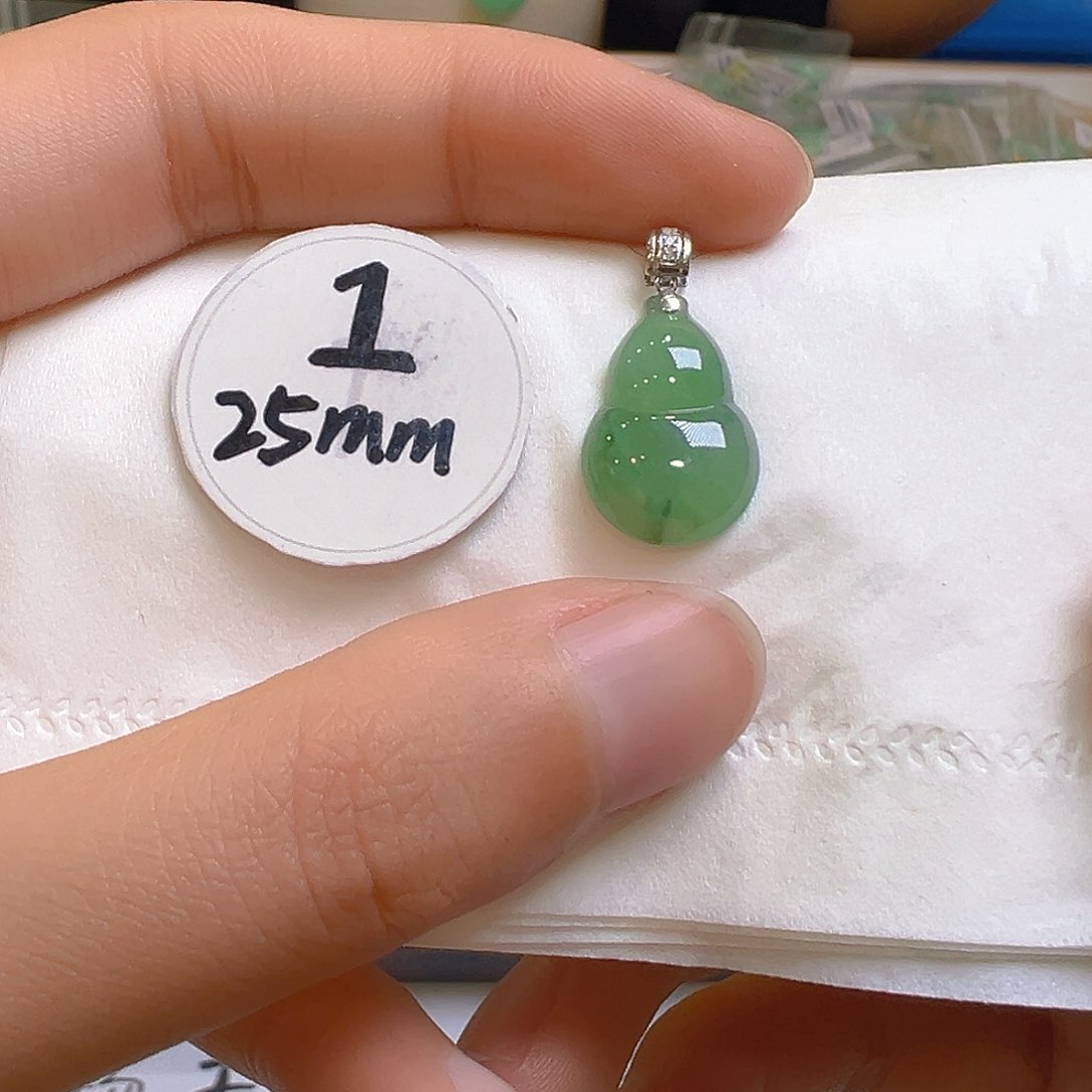 翡翠颈饰18K金镶嵌翡翠