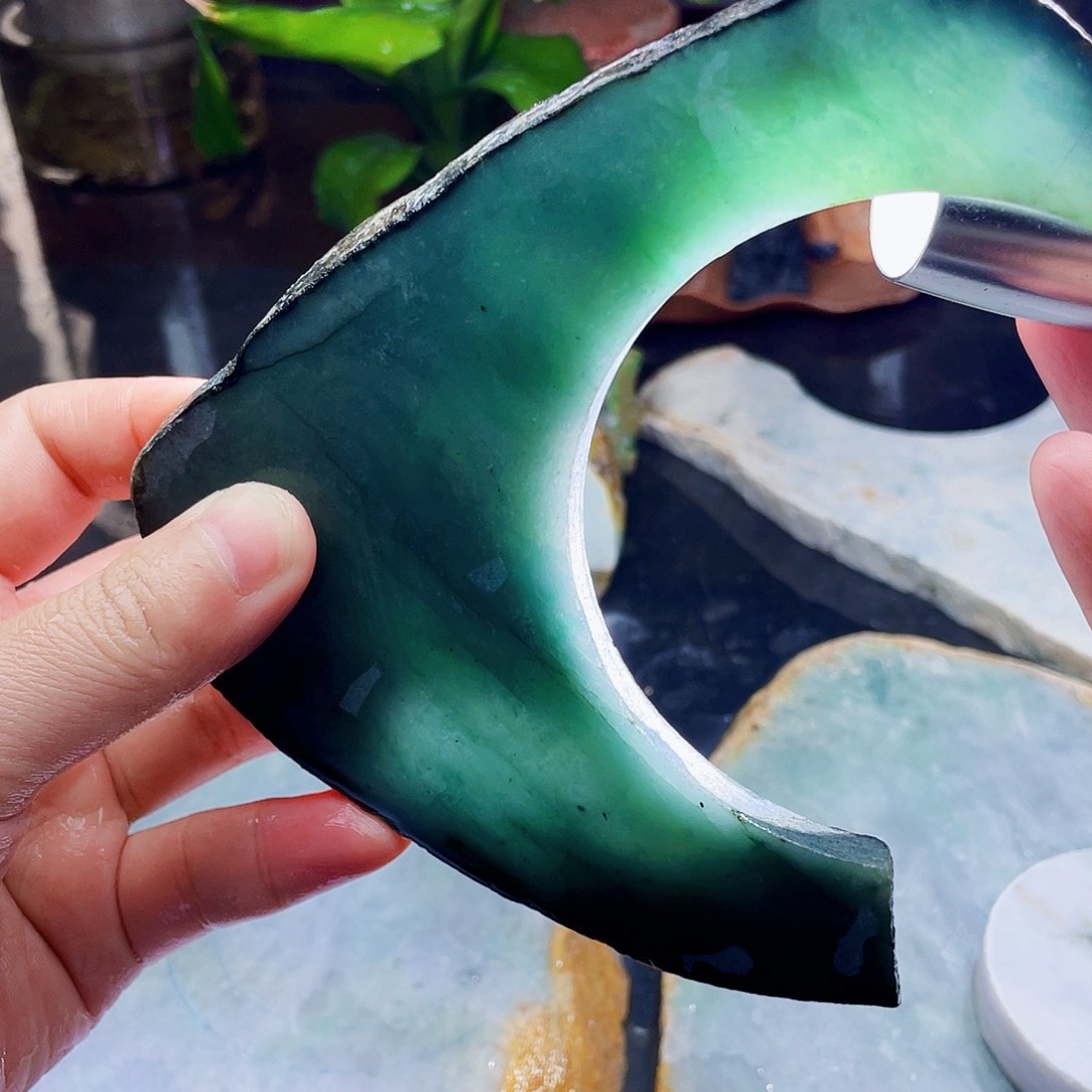 翡翠未镶嵌颈饰毛料7