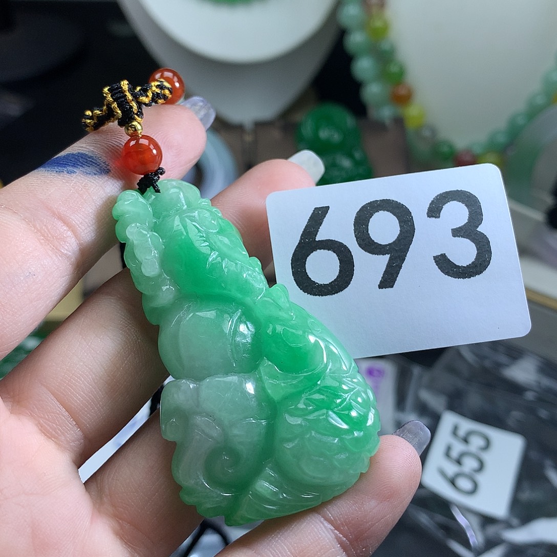 翡翠未镶嵌吊坠(赠链)