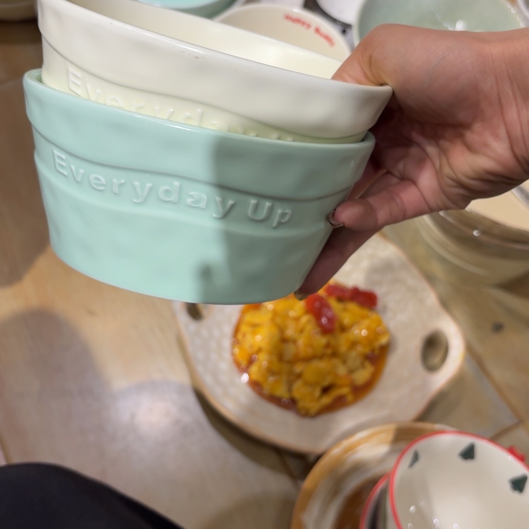 瓷兔*?三个黄色三个绿色