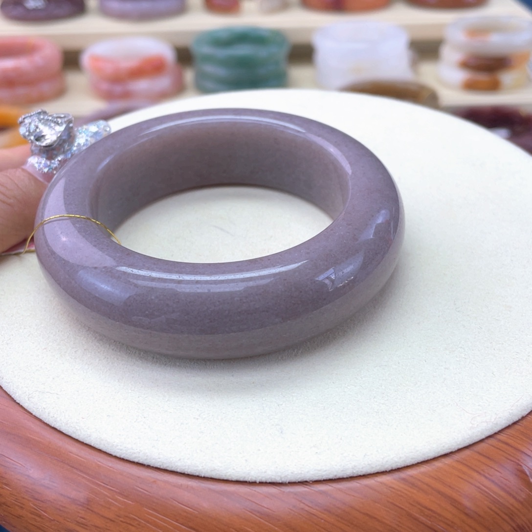 晓***️石英岩玉手镯未镶嵌